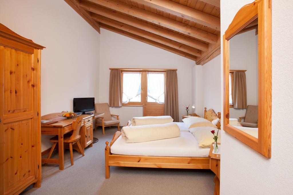 Hotel Pez Regina Lumbrein Стая снимка